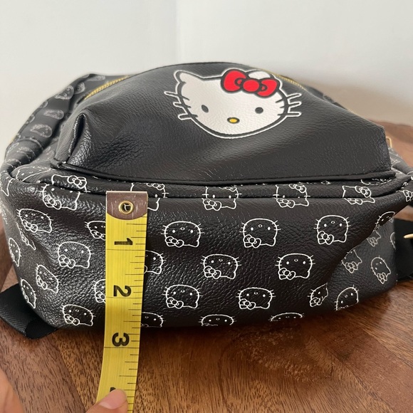 Hello Kitty Mini Backpack - Picture 12 of 12